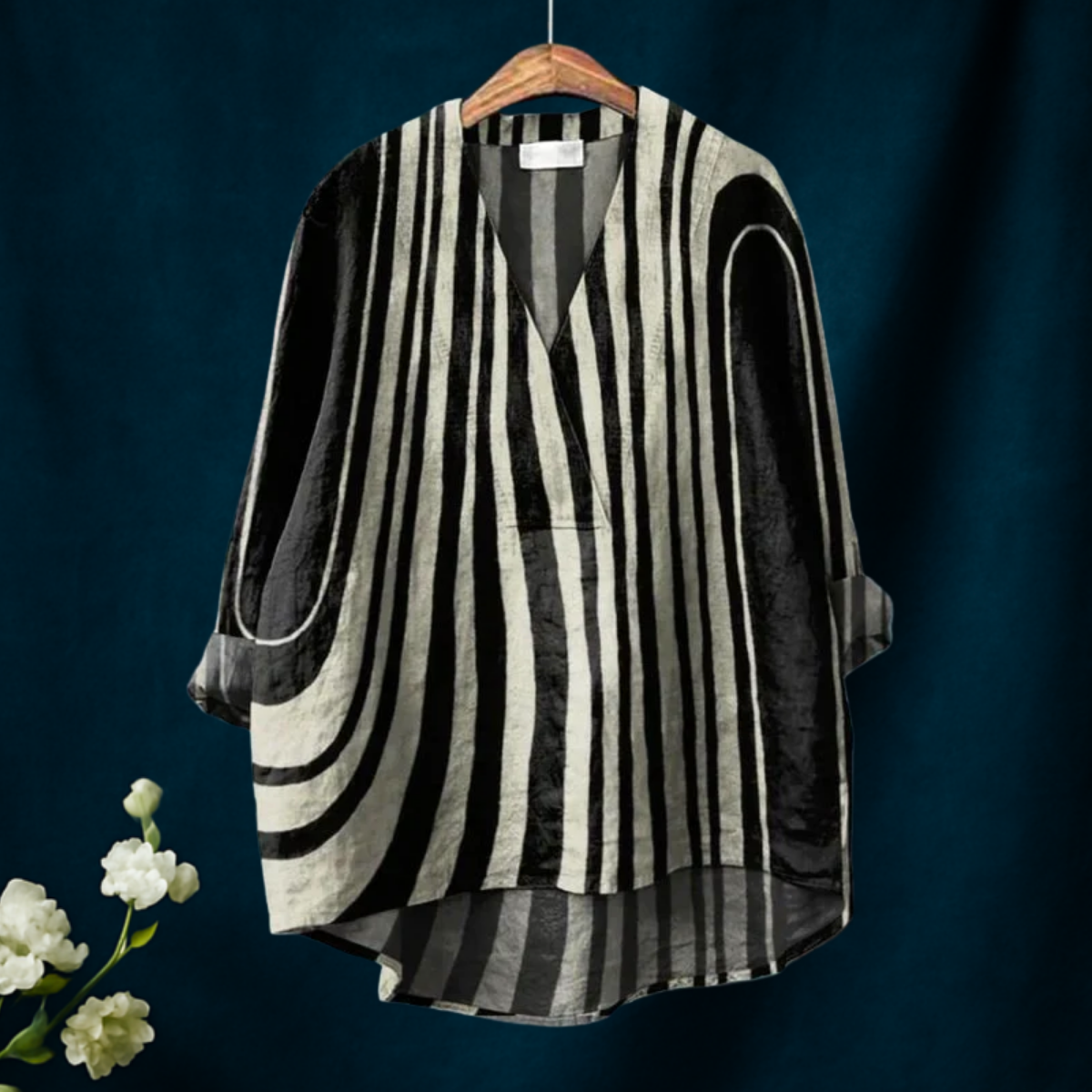 Black and White Ripples Print V-neck Shirt